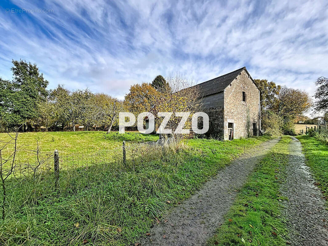 Cherence-le-heron/ maison a renover avec dependance - photo 2