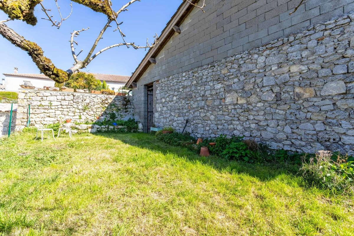 Maison de village avec dépendance et jardin - photo 39