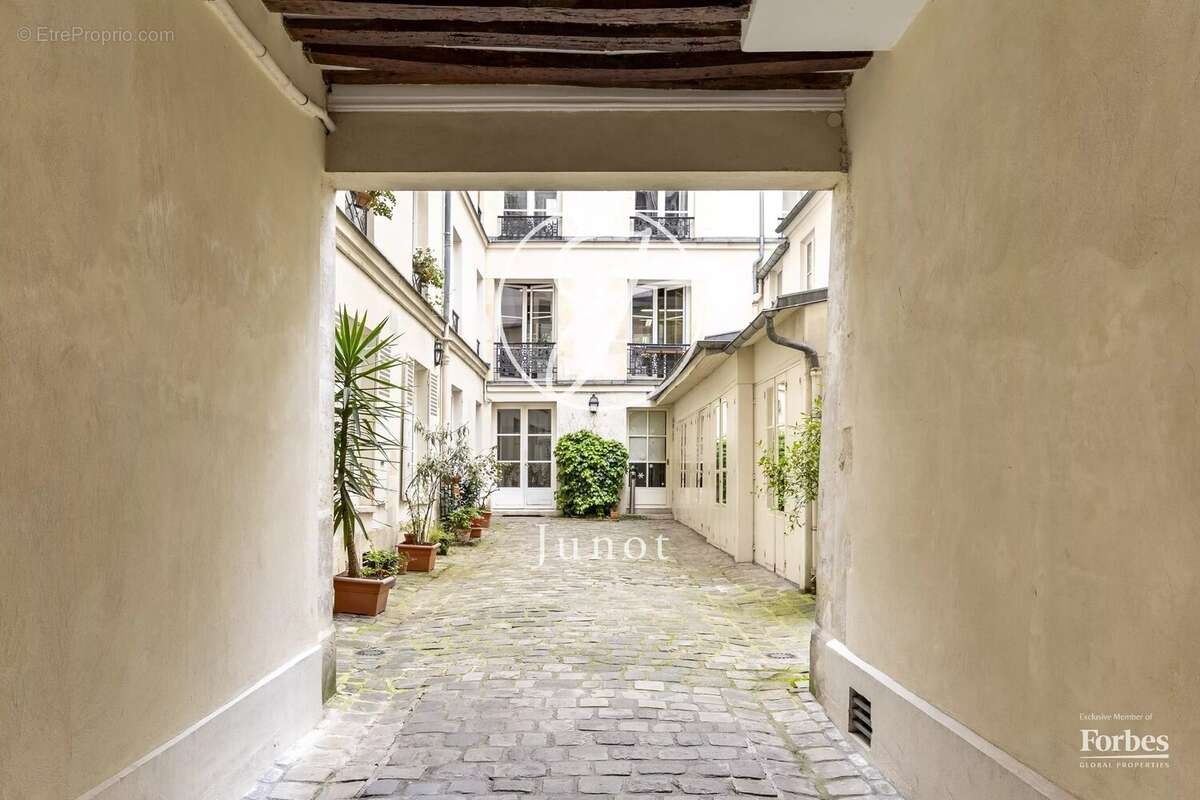 Commerce à PARIS-4E