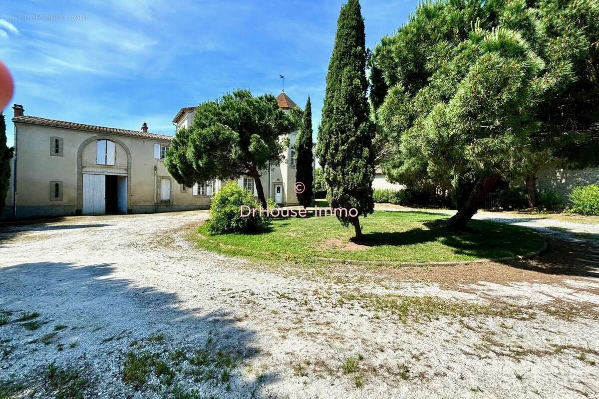885 m² à Carcassonne  - photo 5