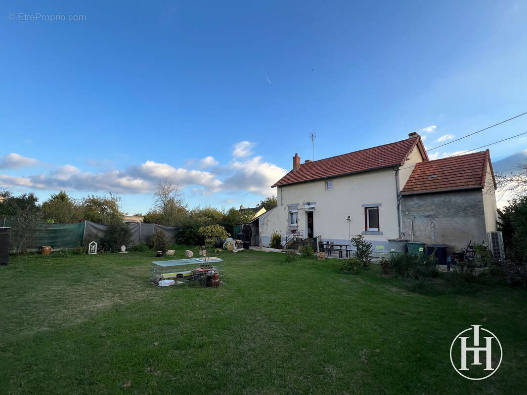 Maison à VALLON-EN-SULLY