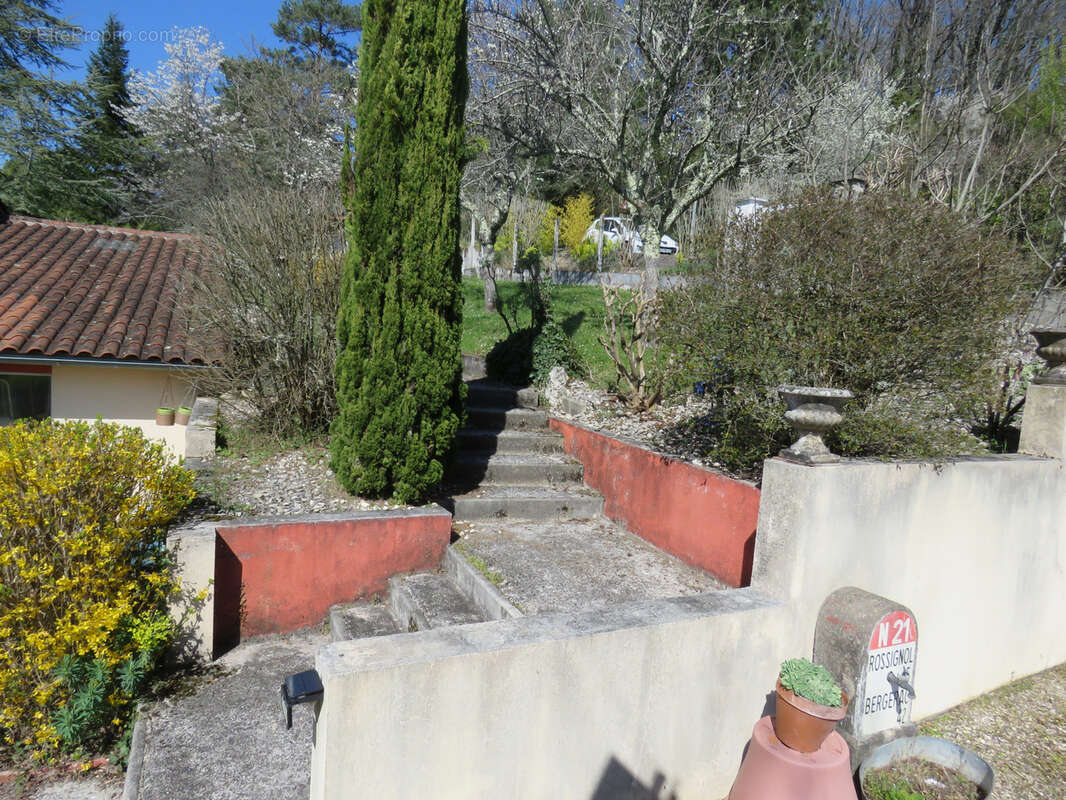 Maison à NOTRE-DAME-DE-SANILHAC