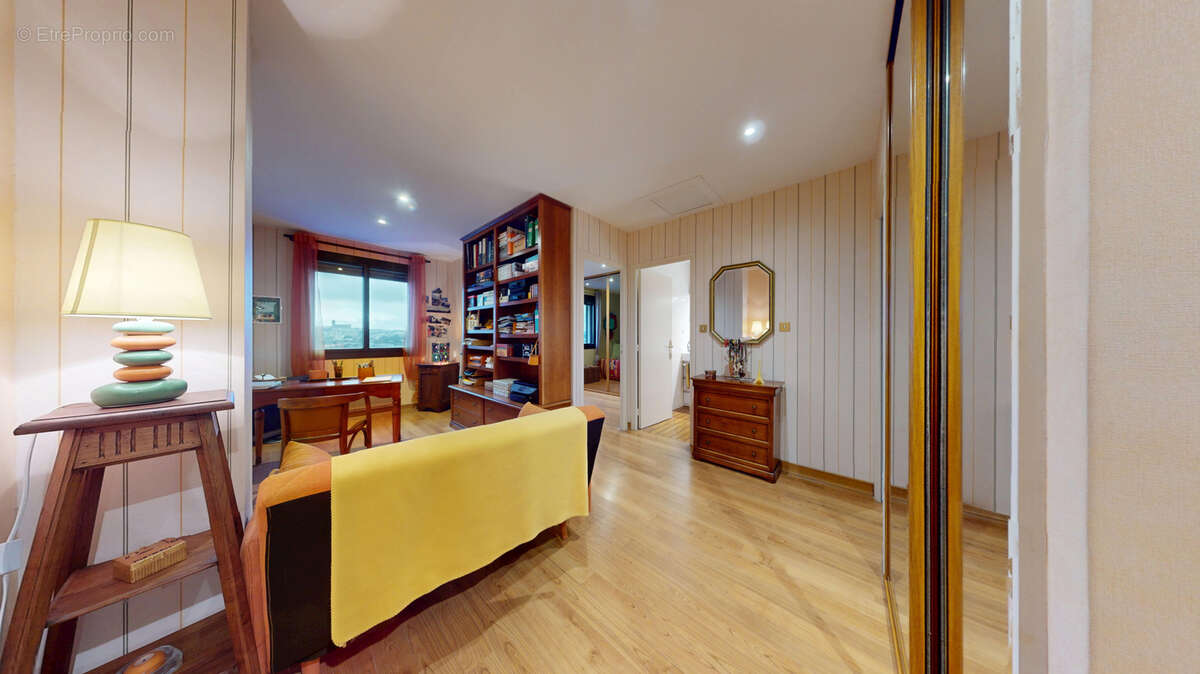 Maison à ONET-LE-CHATEAU