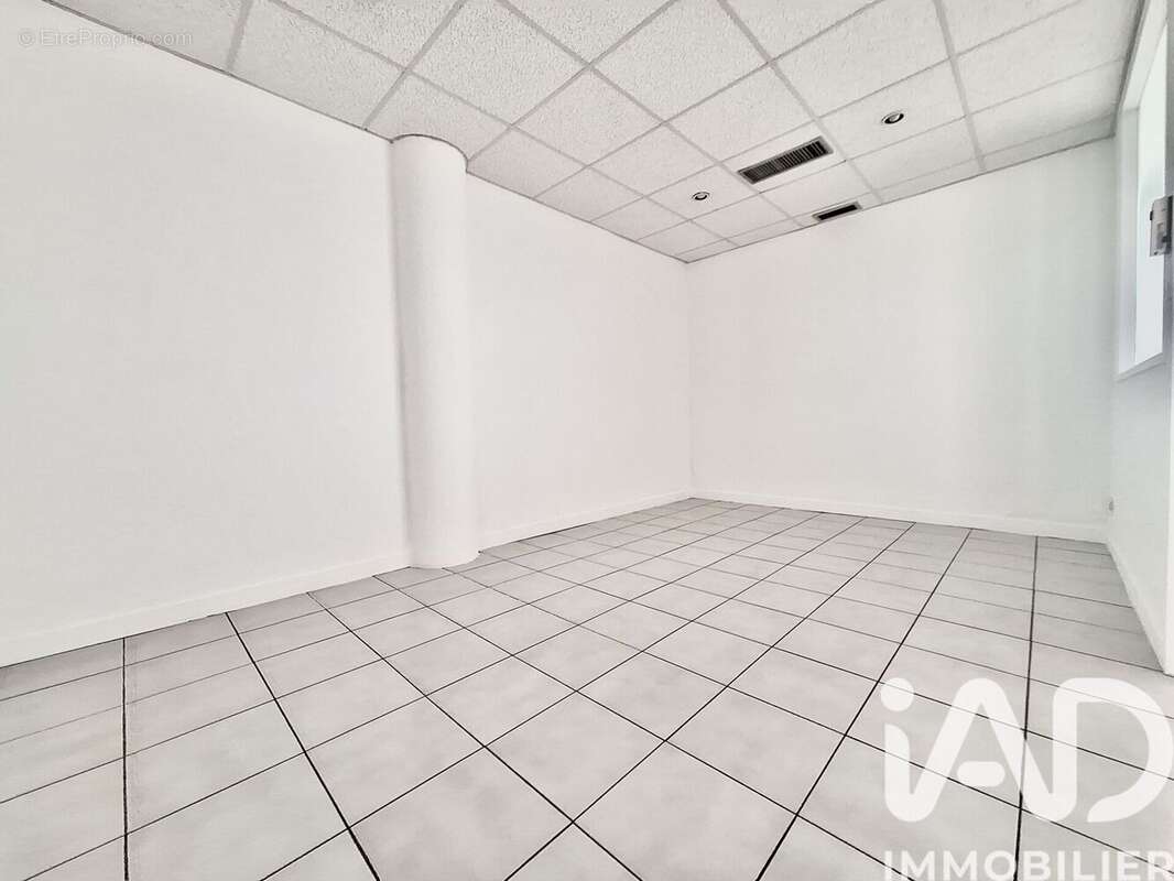 Commerce 68 m² à Nimes  - photo 3