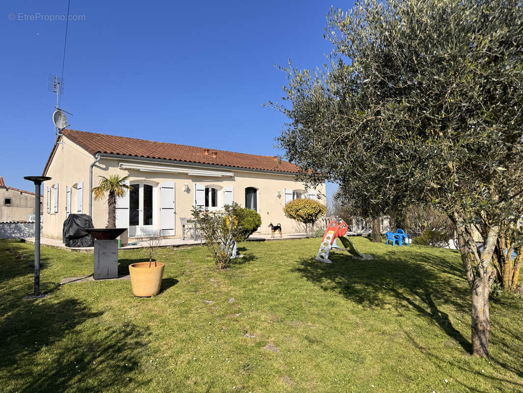 Maison à BARBEZIEUX-SAINT-HILAIRE