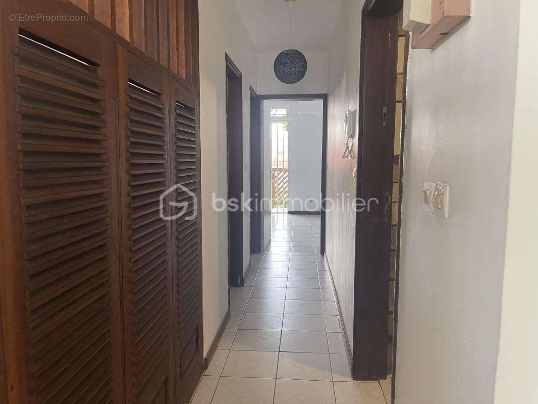97300 – cayenne centre-ville – immeuble mixte 510 m² – 5 logements loués – locaux professionnels – ascenseur privatif – 4 statio - photo 17
