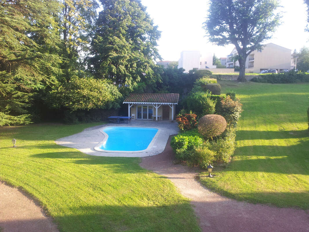 Appartement à COLLONGES-AU-MONT-D'OR