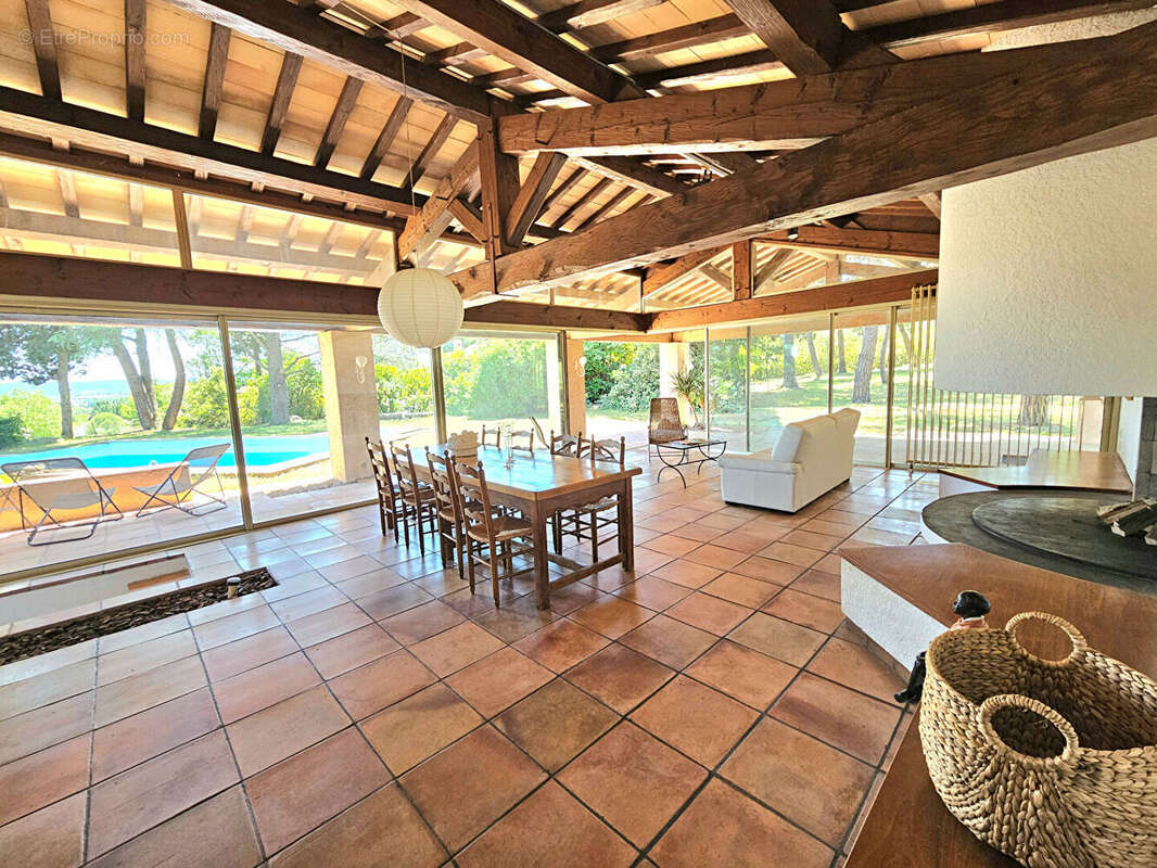 Maison à VILLEMOUSTAUSSOU
