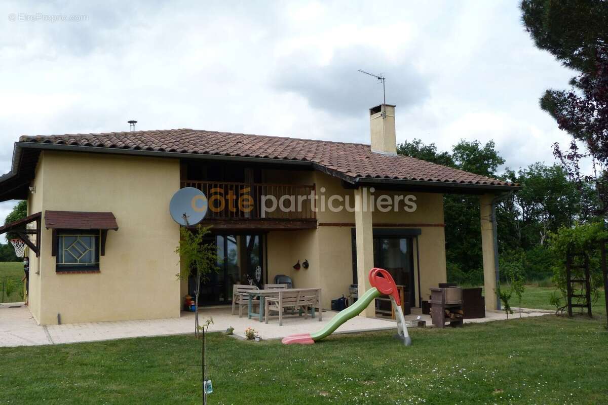 Maison à COMBEROUGER