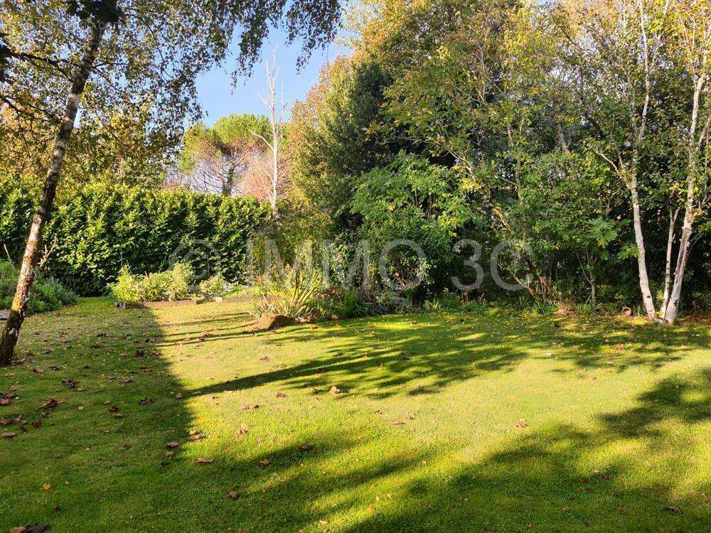 Maison à CHEF-BOUTONNE