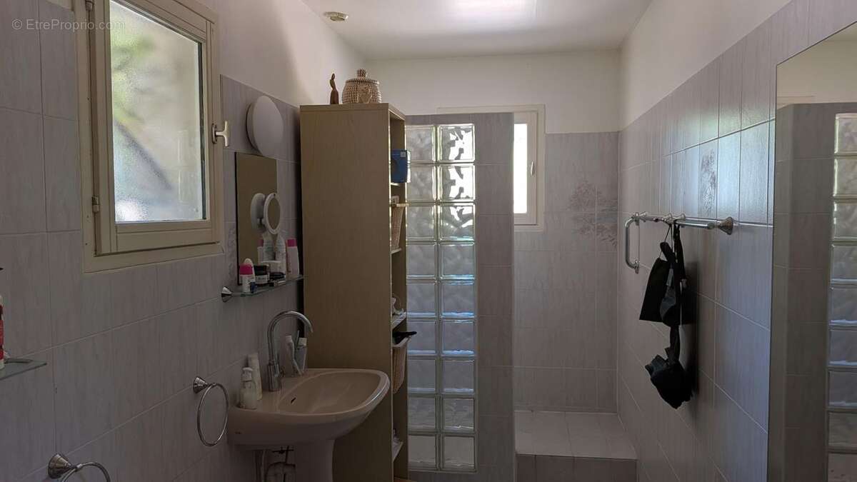 Maison de plain pied - 140m ² - photo 10