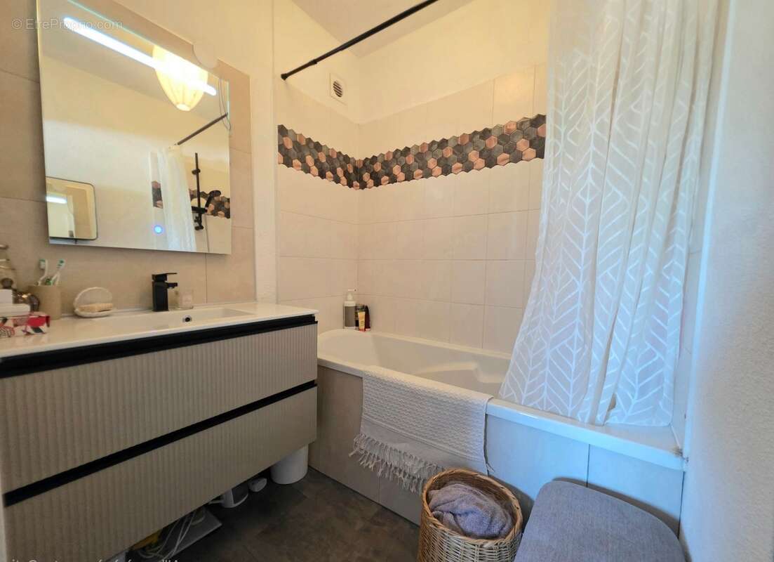 Appartement T2 46m² entièrement rénové, avec parking privatif, à 5min à pied du centre-ville - photo 6