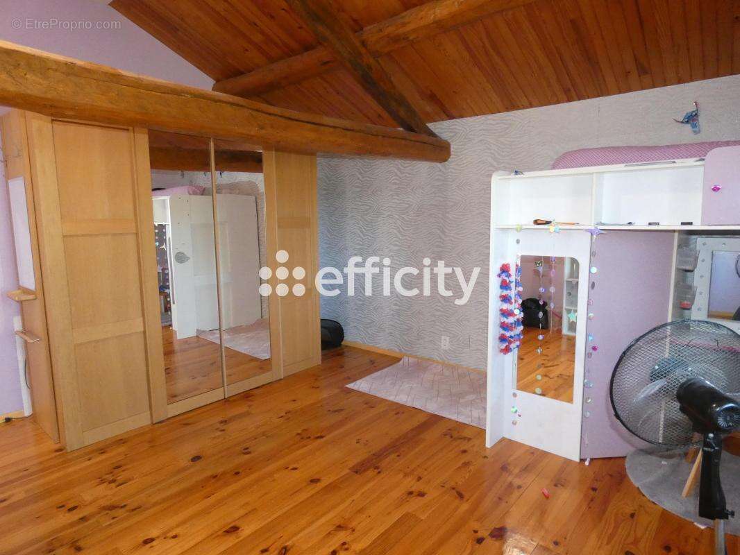 Maison 230 m² à Gannat  - photo 11