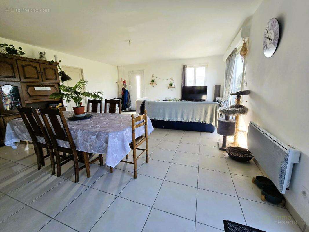 Maison à SAINT-BONNET-SUR-GIRONDE