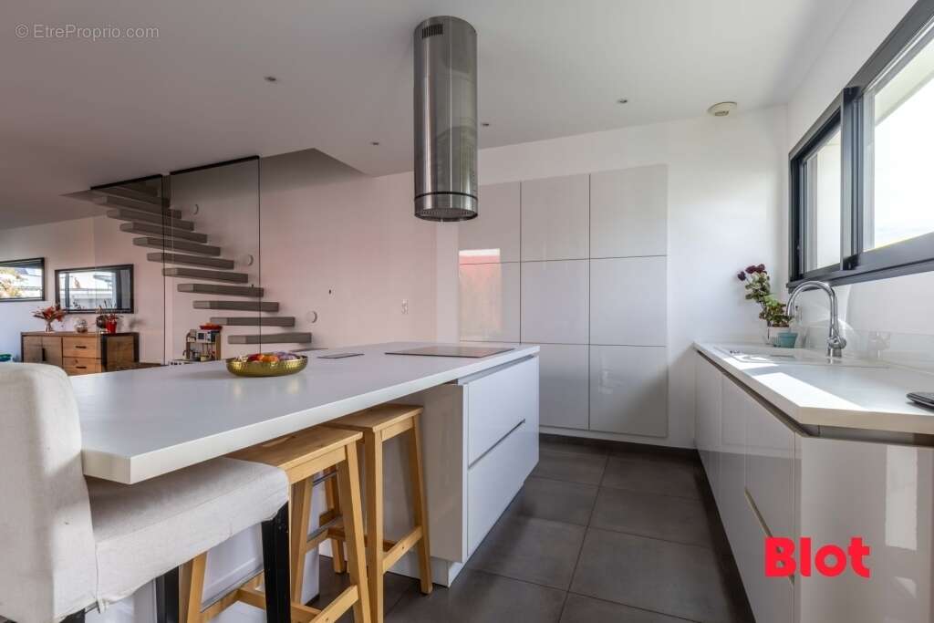 Maison 165 m² à La Meziere  - photo 5