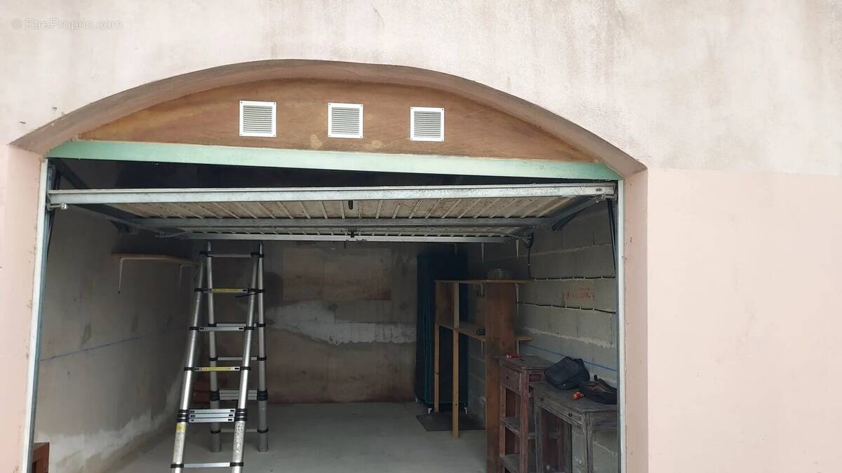 Parking à SAINT-FLORENT