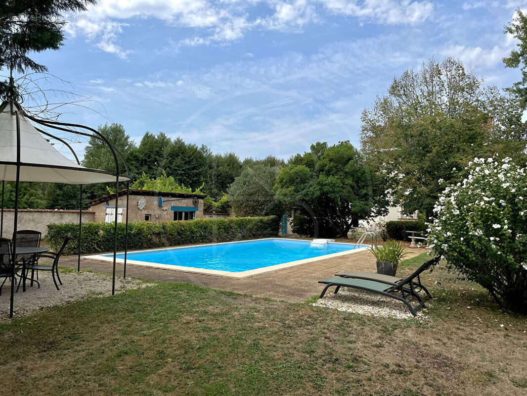 Maison à SAINT-LEON-SUR-L&#039;ISLE