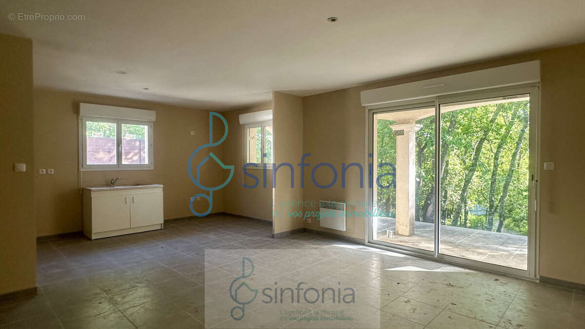 À Vendre : Maison de 4 Pièces à Foissac - 103 m2 Habitables sur 749 m2 de Terrain - photo 2