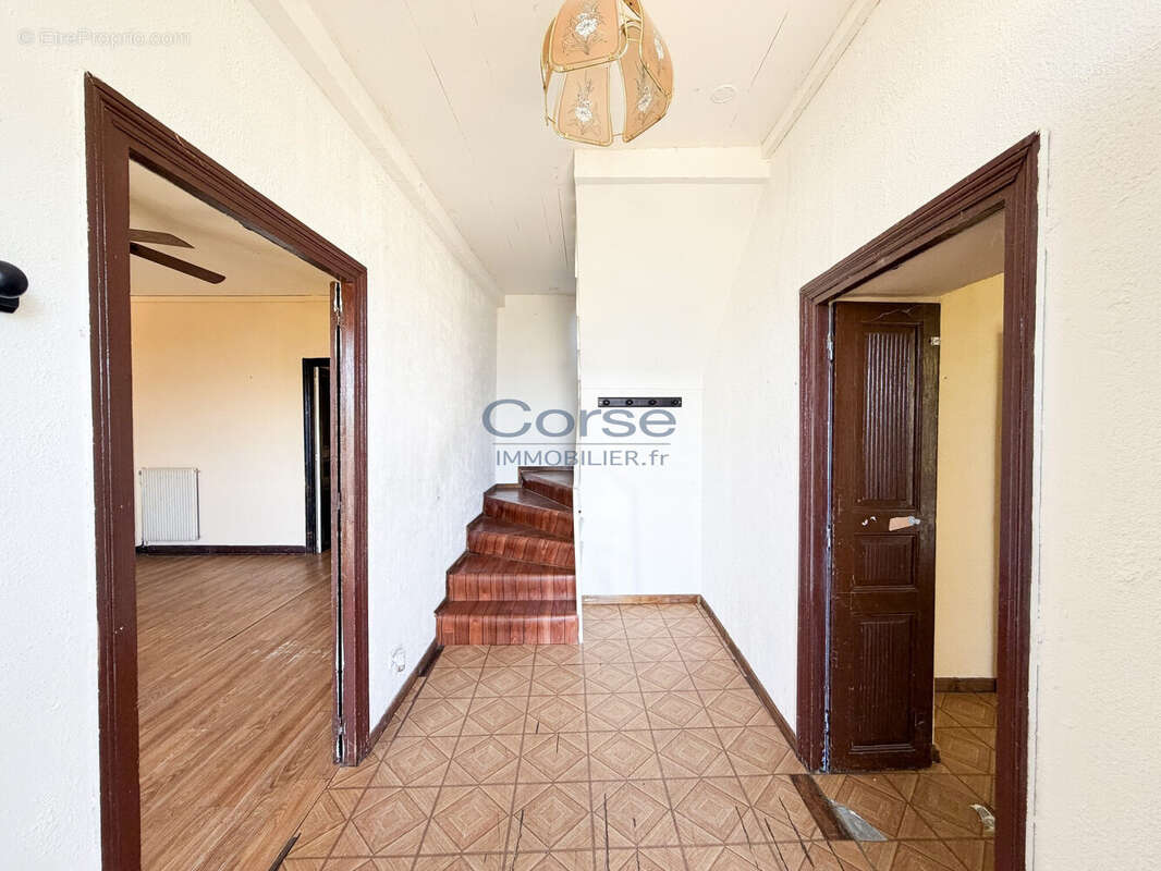 Maison 158 m² à Alata  - photo 3