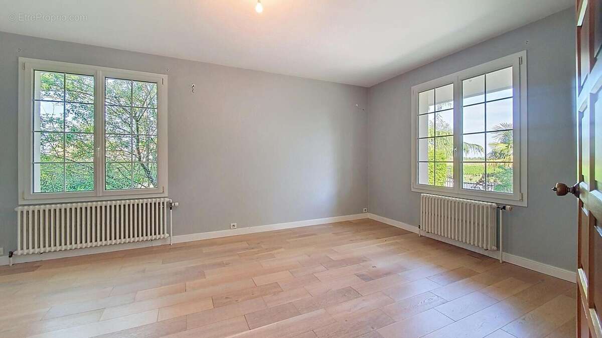 Maison 370 m² à Le Boupere  - photo 7