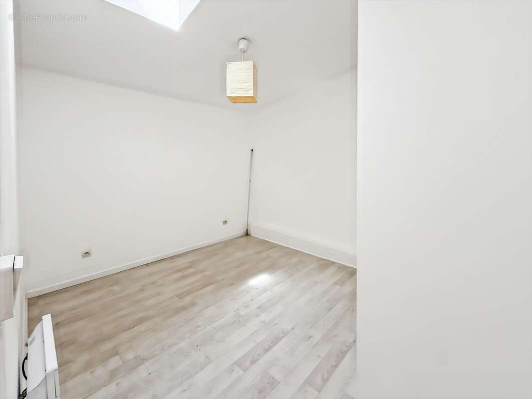 Idéal investisseur – Lumineux T2 bis de 46 m² – Bordeaux Capucins / Victoire - photo 4