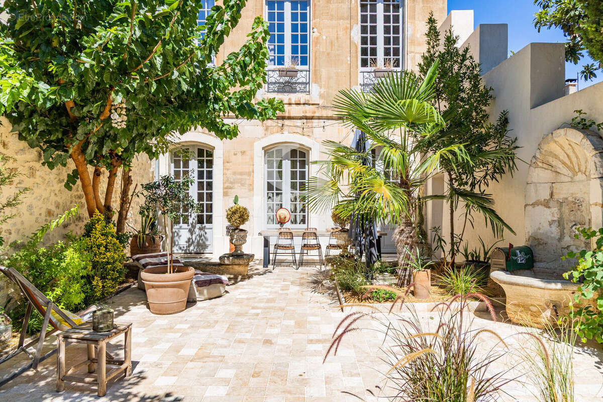 Maison 246 m² à Pernes-Les-Fontaines  - photo 2