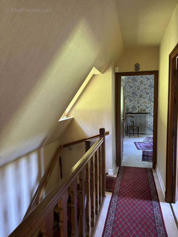 Maison à VIC-SUR-CERE