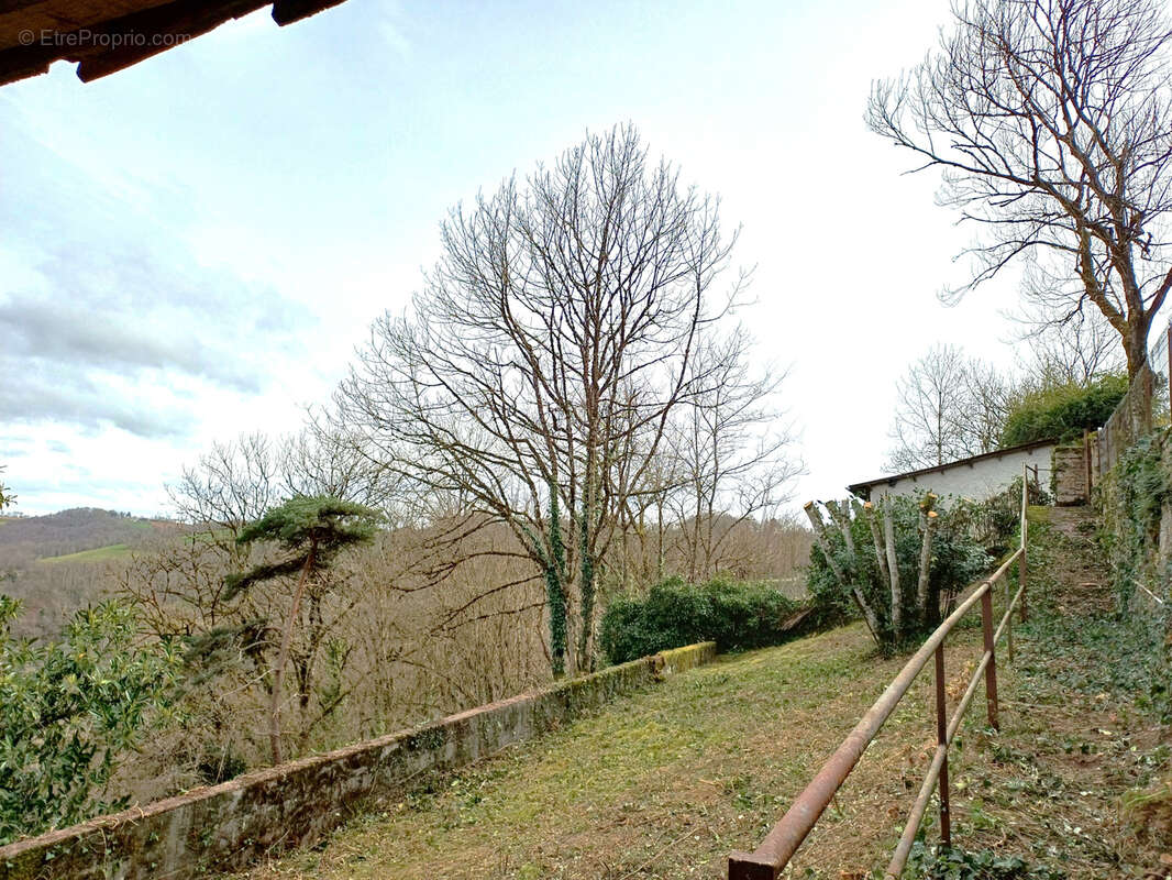 Maison à PEYRUSSE-LE-ROC