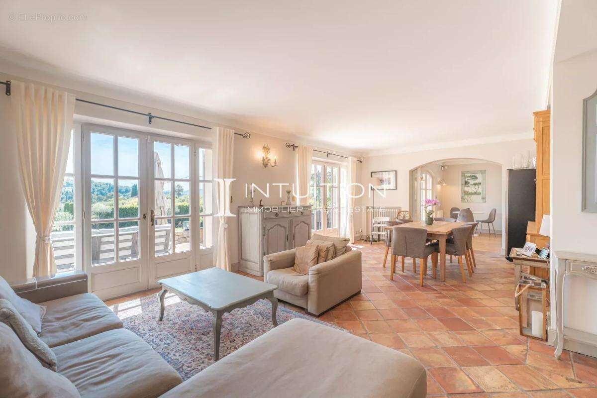 Mougins - Les Colles : Propriété de prestige avec vue panoramique sur le village - photo 11