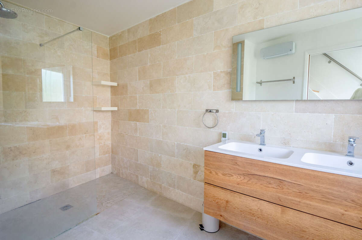 Appartement à FRESNES