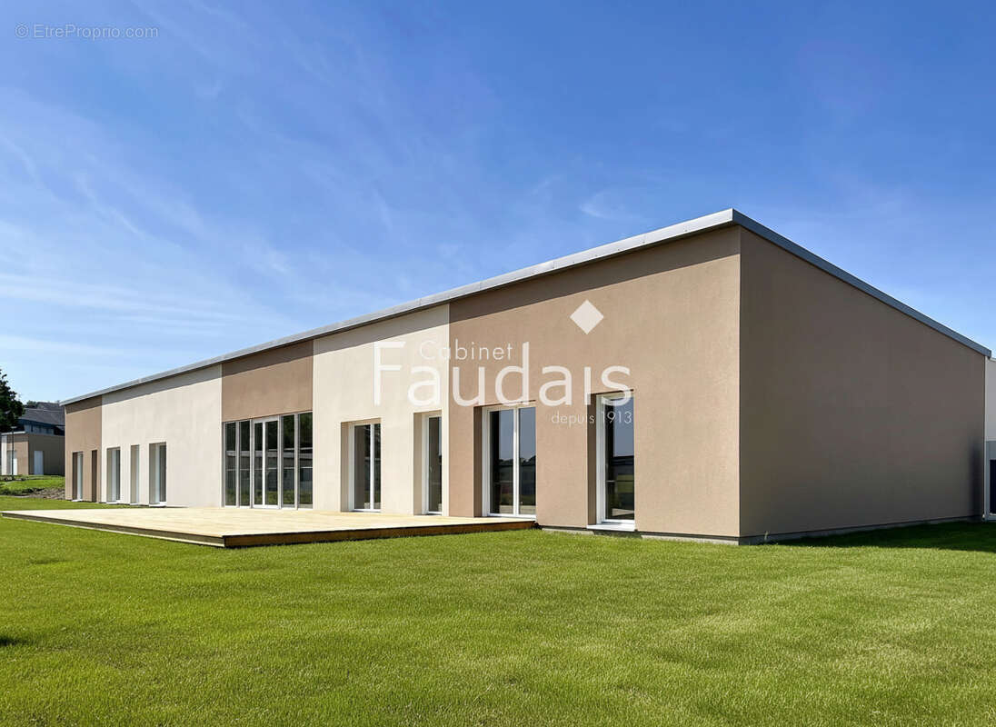 Maison à COUTANCES