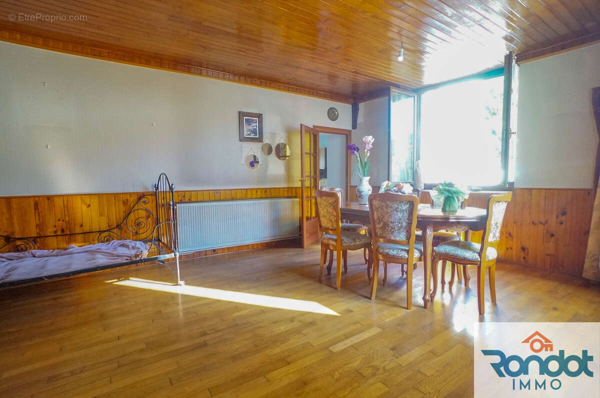 Maison à COURTIVRON