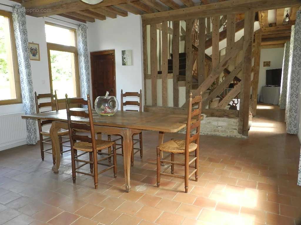 Maison à SAINT-PIERRE-SUR-DIVES