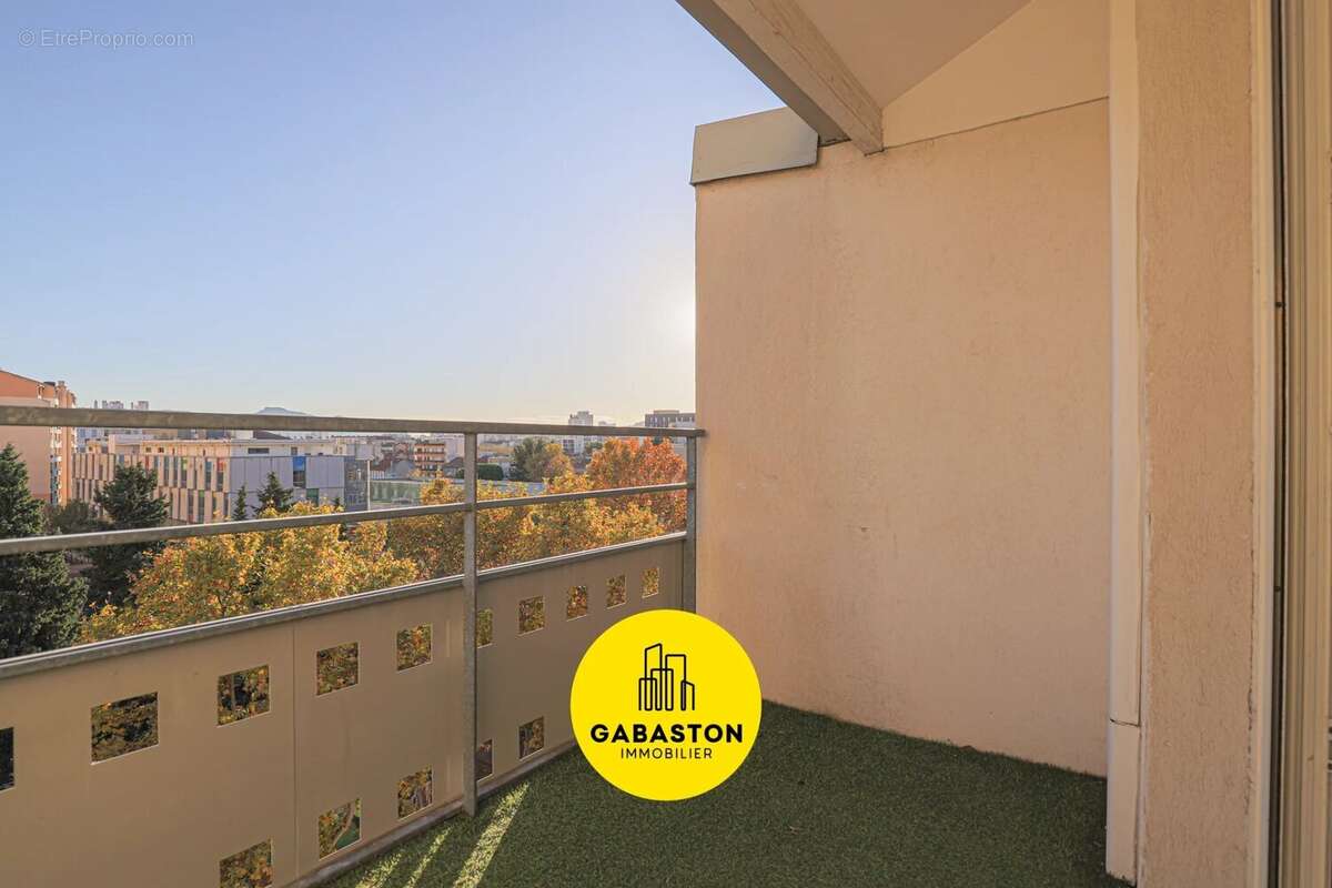 Appartement à MARSEILLE-5E