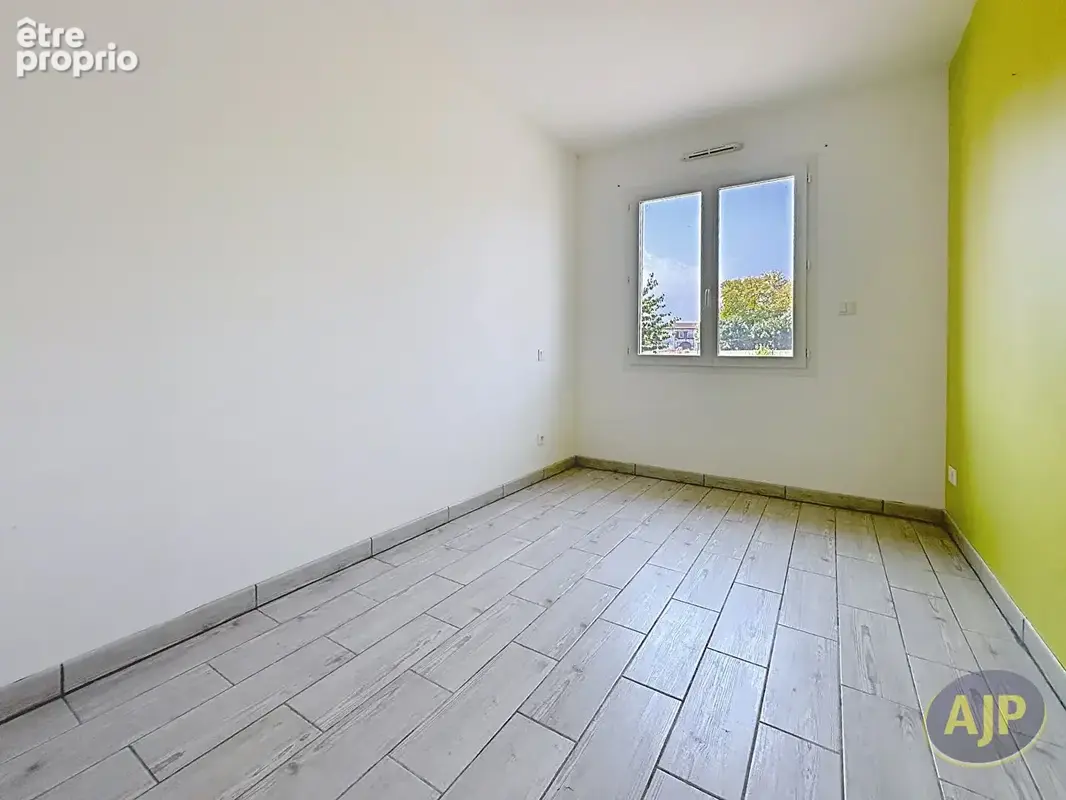 Maison récente de Plain-pied à JARNAC-CHAMPAGNE - photo 8