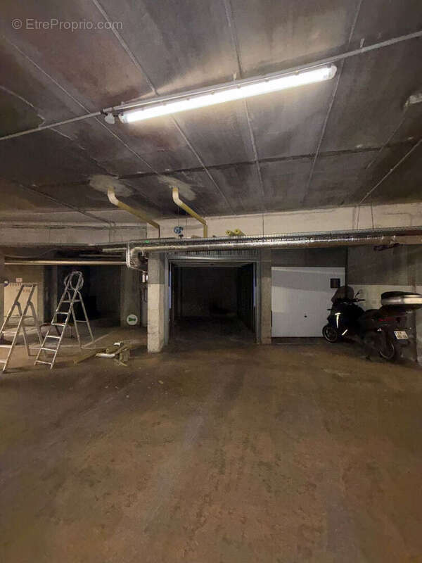 Parking à PARIS-10E