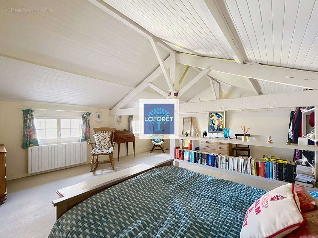 Maison à BUSSAC-FORET