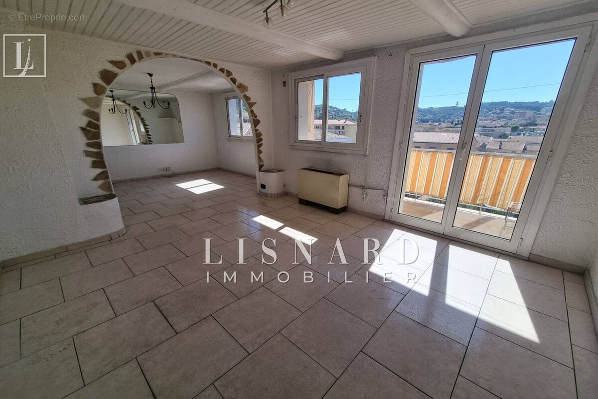 Appartement à VALLAURIS