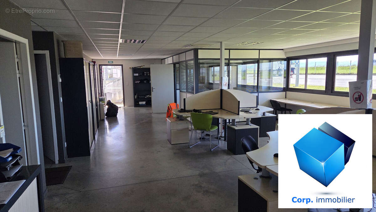 Commerce à SAUVAGNON