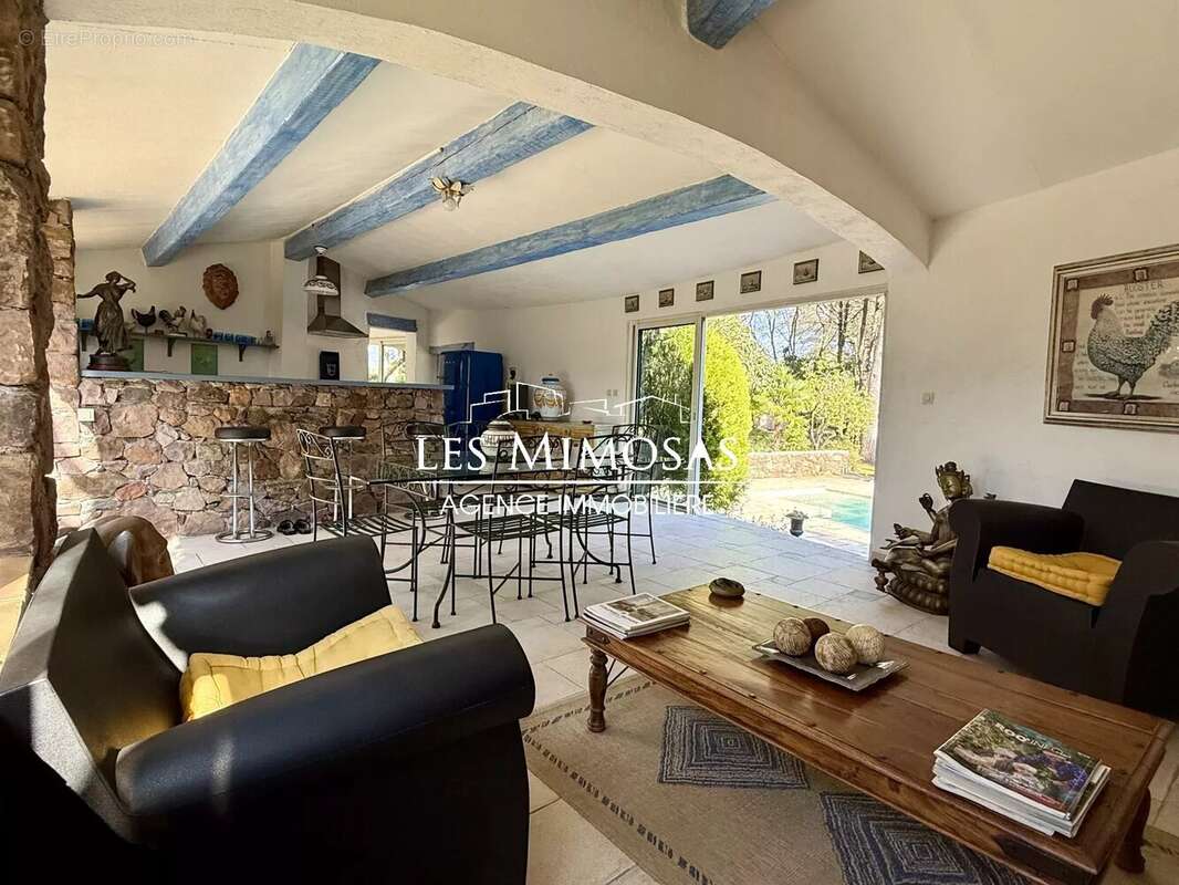 Maison à ROQUEBRUNE-SUR-ARGENS