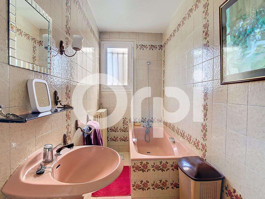 Maison à NOTRE-DAME-DE-SANILHAC