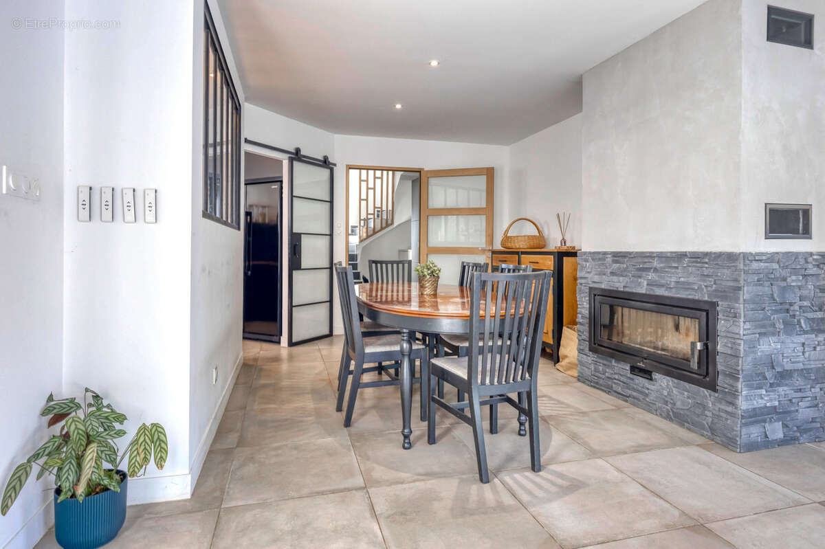 Maison à CHAMP-SUR-DRAC