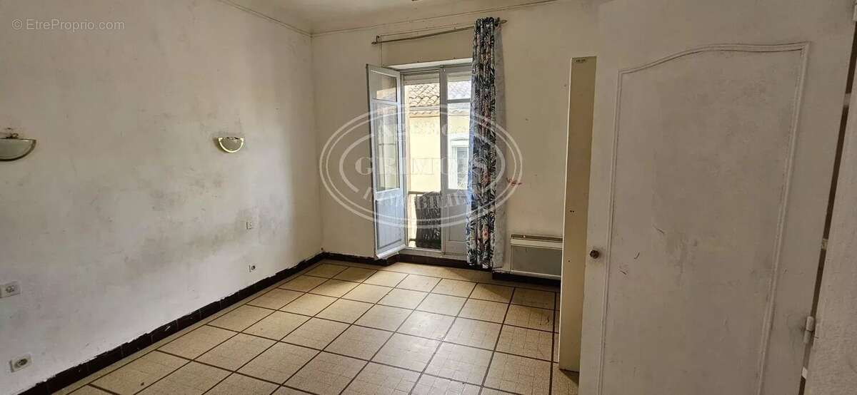 Appartement à LEZIGNAN-CORBIERES