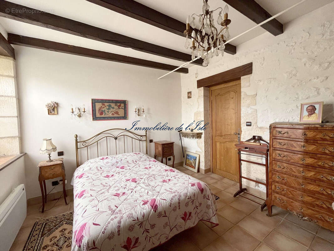 Maison à PAUSSAC-ET-SAINT-VIVIEN