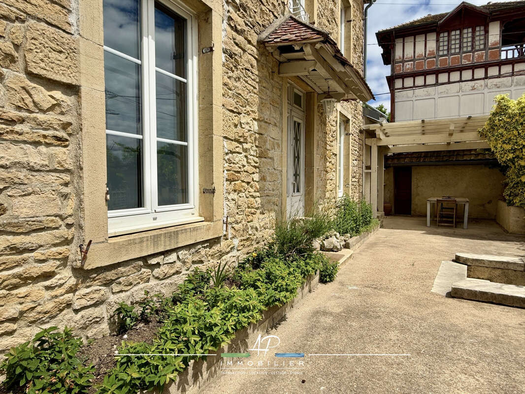 Maison à LAMARCHE-SUR-SAONE