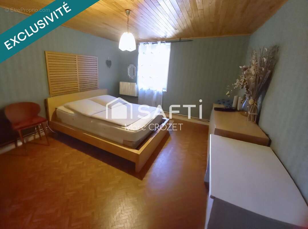 Maison 130 m² à Saint-Bonnet-Des-Bruyeres  - photo 9