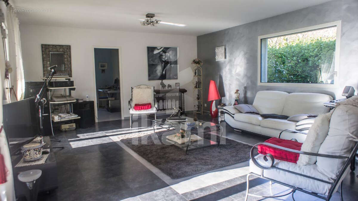 Maison à GENISSIEUX