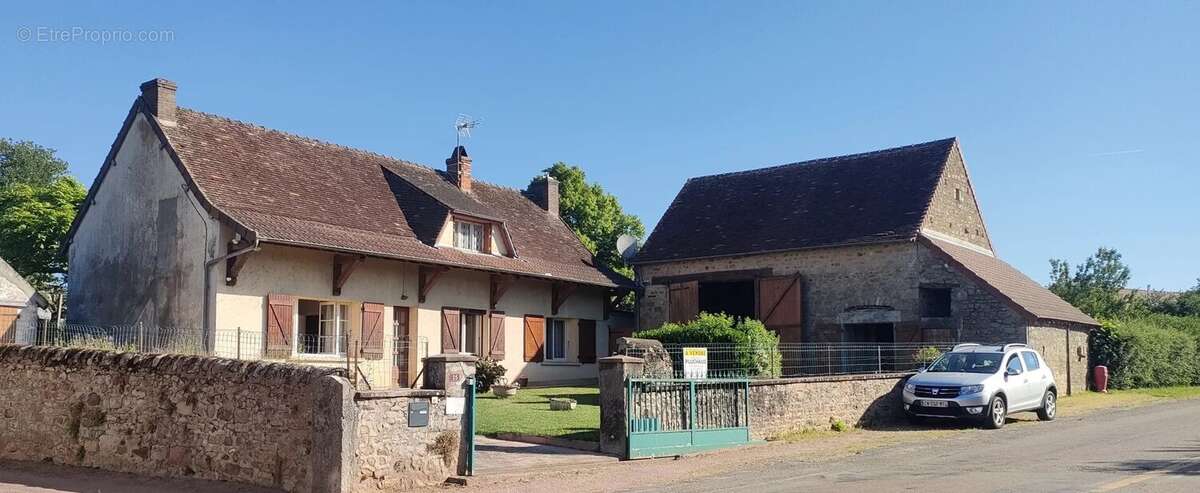 Maison à VENDENESSE-LES-CHAROLLES
