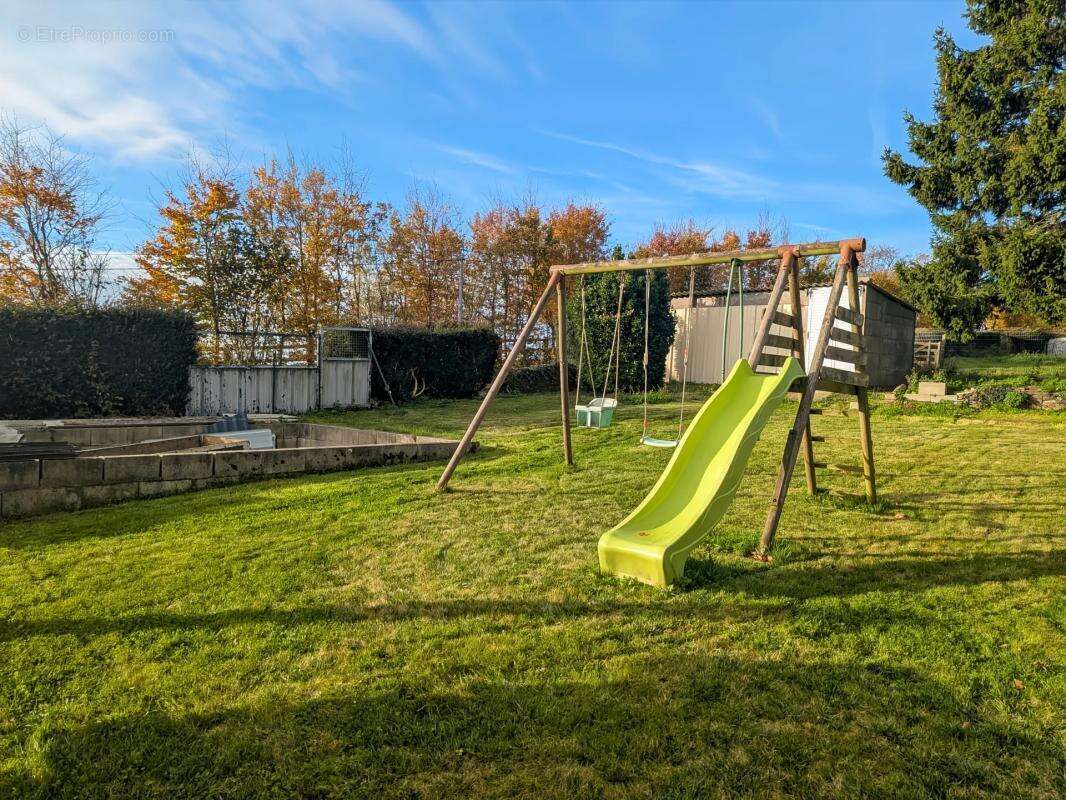 Maison à PERRIERS-EN-BEAUFICEL