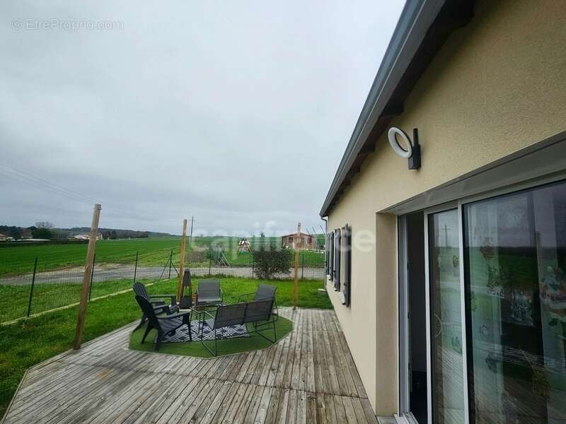 Maison à VENDEUVRE-DU-POITOU